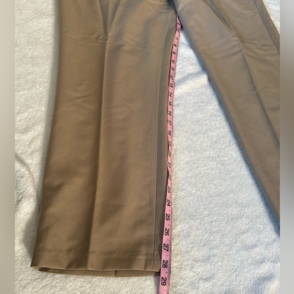 Men's Classic-Fit Wrinkle-Resistant Pleated Chino Pant size 42w x 29L - Picture 5 of 9
